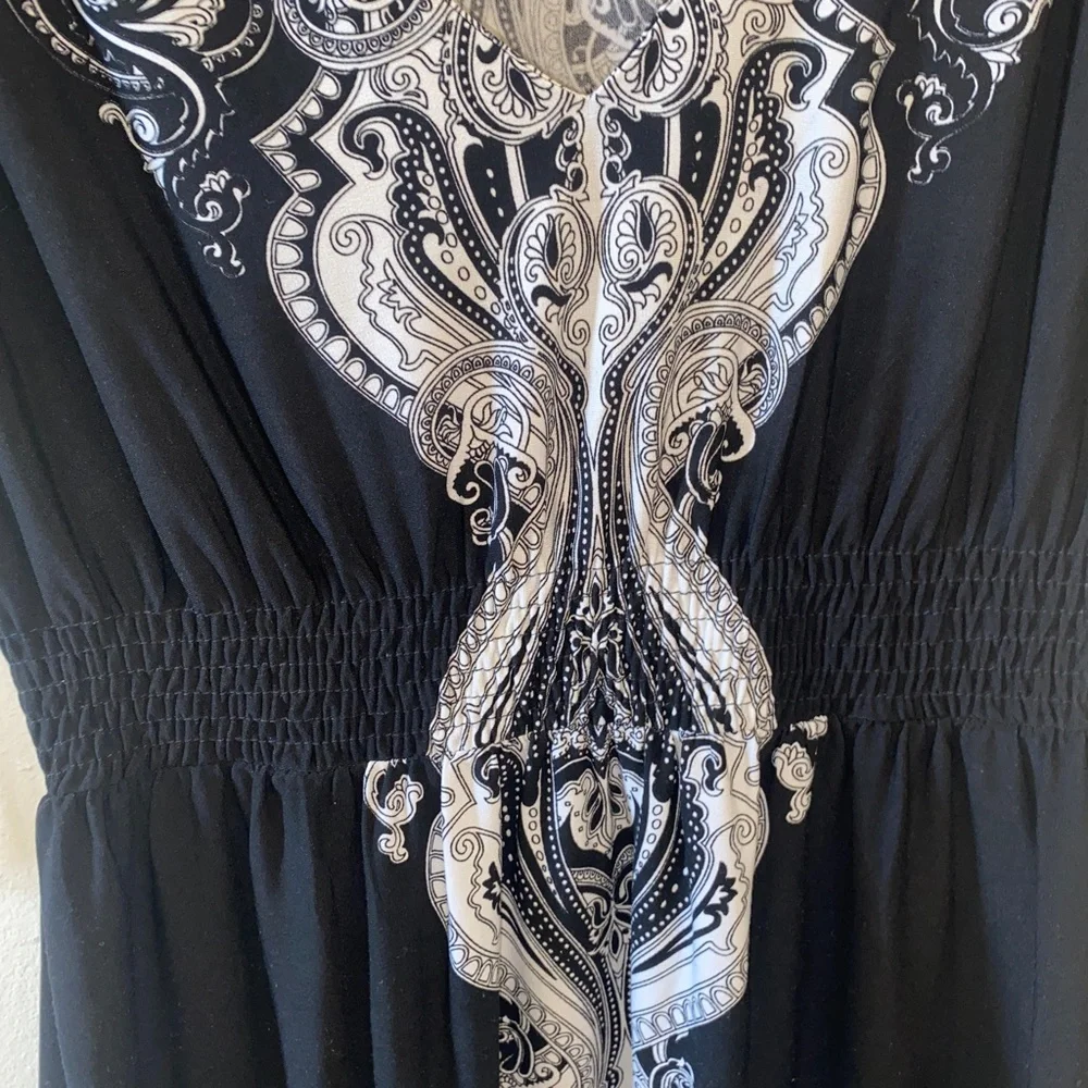 Classic Black and White Patterned Cache Dress Medium
